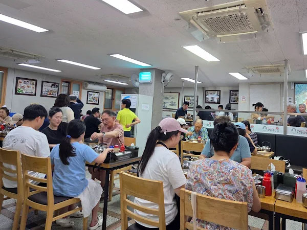 중구 오장동 흥남집 내부 인테리어