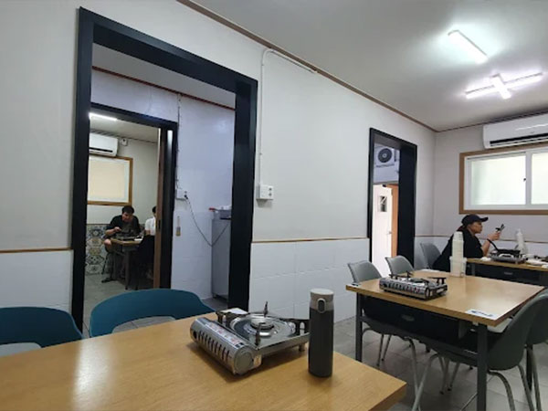 영천시 편대장영화식당 내부 인테리어