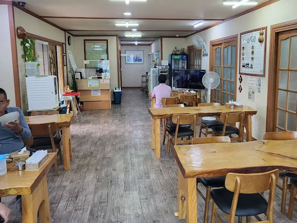 원주시 흥업묵집 내부 인테리어