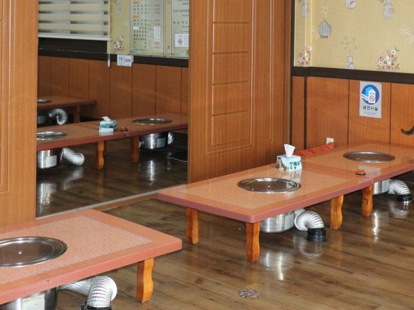 단양군 왕릉숯불갈비 내부 인테리어