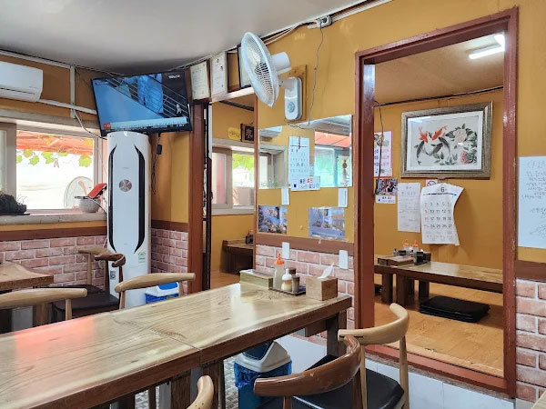 아산시 신정식당 내부 인테리어