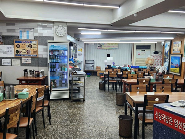 서구 신창국밥 내부 인테리어