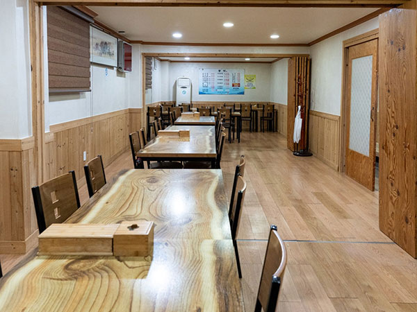 영암군 동락식당 내부 인테리어