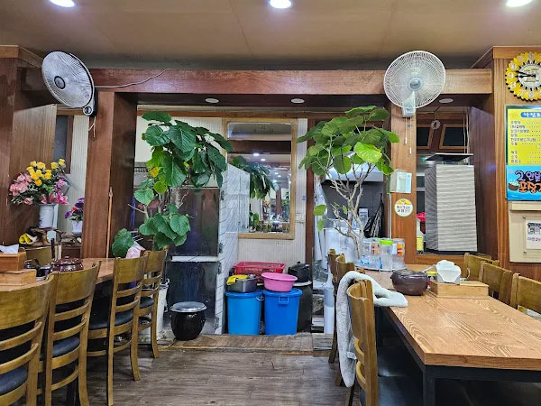 중구 마산설렁탕 내부 인테리어