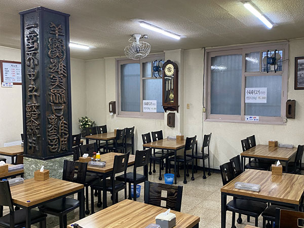 포항시 북구 로타리냉면 내부 인테리어