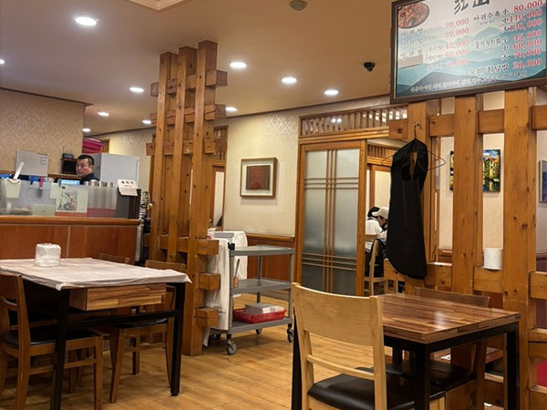 포항시 북구 강산식당 내부 인테리어