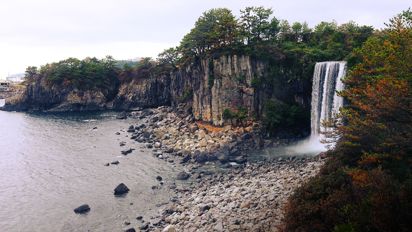 제주 서귀포 정방폭포 (濟州 西歸浦 正房瀑布): 명승 제43호