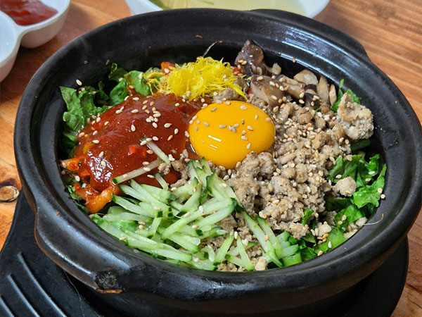 장미칼국수 돌솥비빔밥