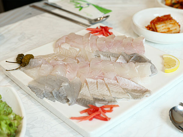 궁중해물탕조씨집 생선회