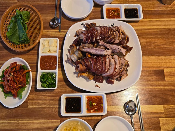 충남왕족발 밑반찬