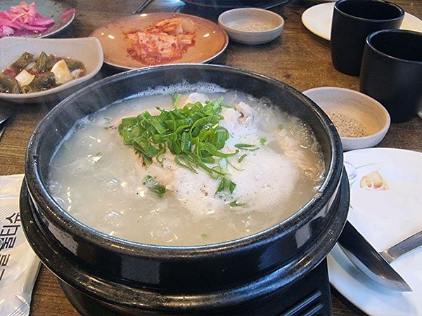 옹포별장가든 삼계탕