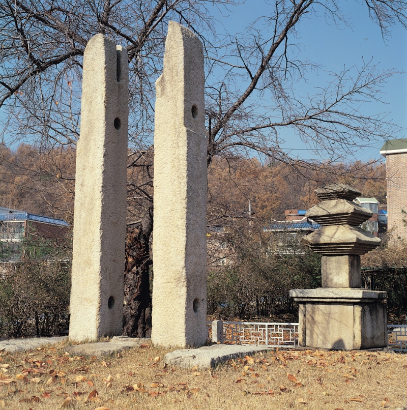 안양 중초사지 당간지주 (安養 中初寺址 幢竿支柱)