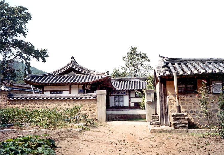 진천 신헌 고가 (鎭川 申櫶 古家)